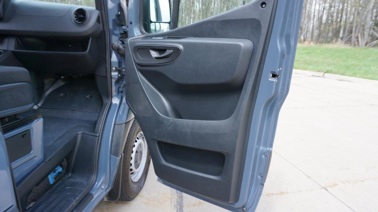 Mercedes-Benz Sprinter Van 2500 High Roof V6 170" RWD 2019