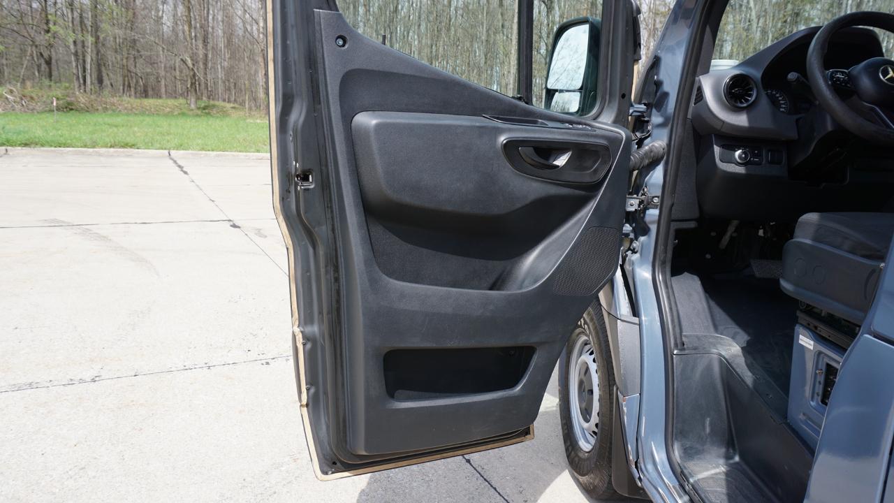 Mercedes-Benz Sprinter Van 2500 High Roof V6 170" RWD 2019