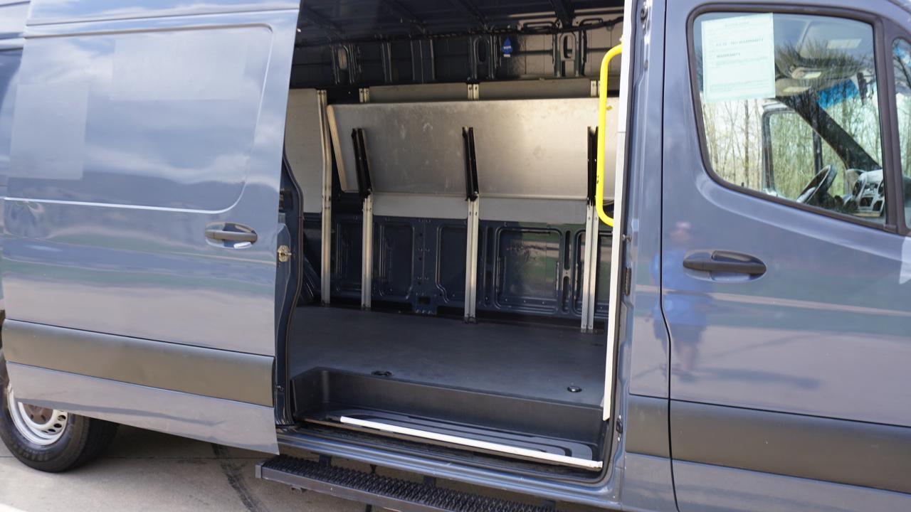 Mercedes-Benz Sprinter Van 2500 High Roof V6 170" RWD 2019