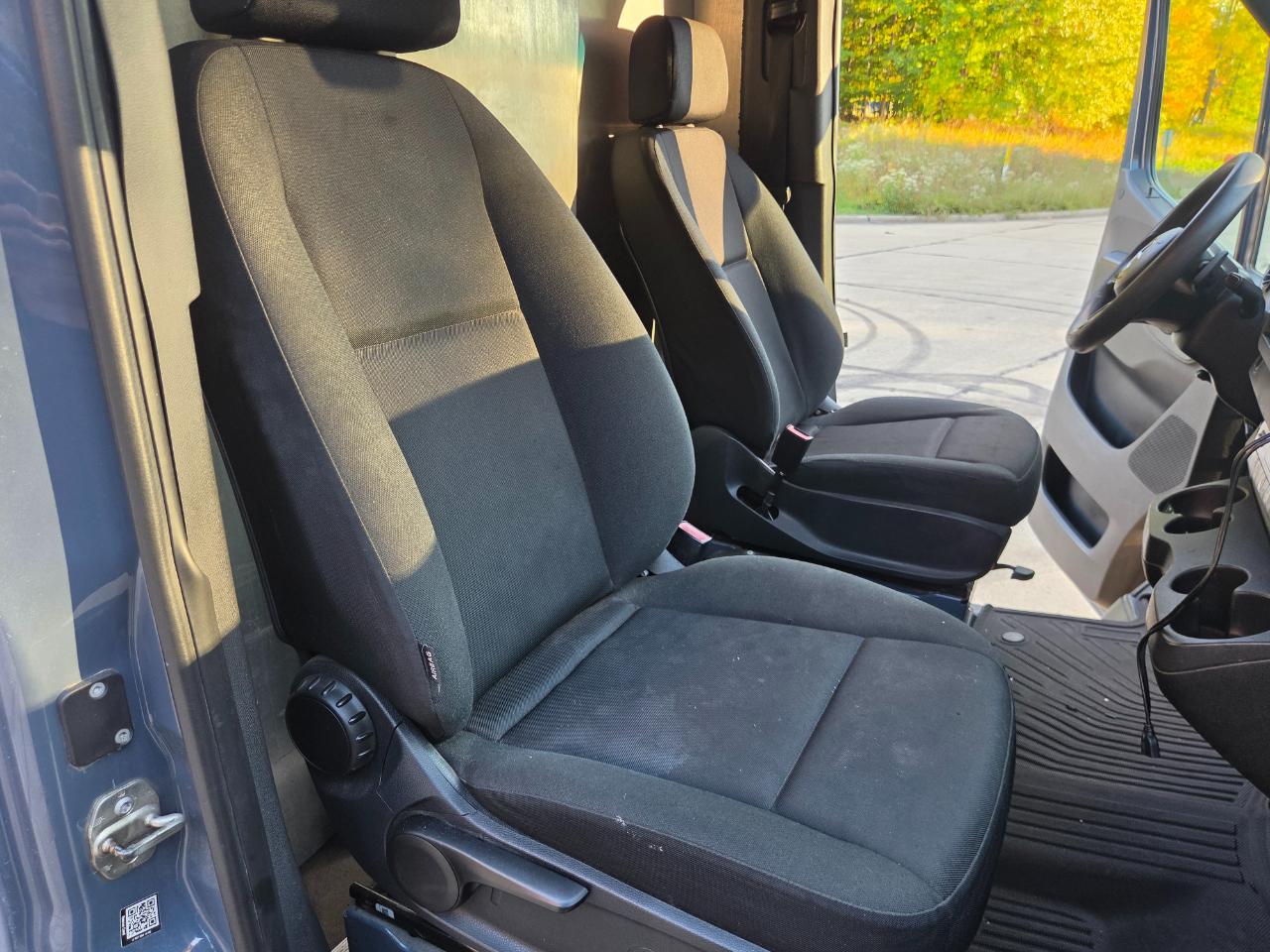 Mercedes-Benz Sprinter Van 2500 High Roof V6 144" RWD 2019