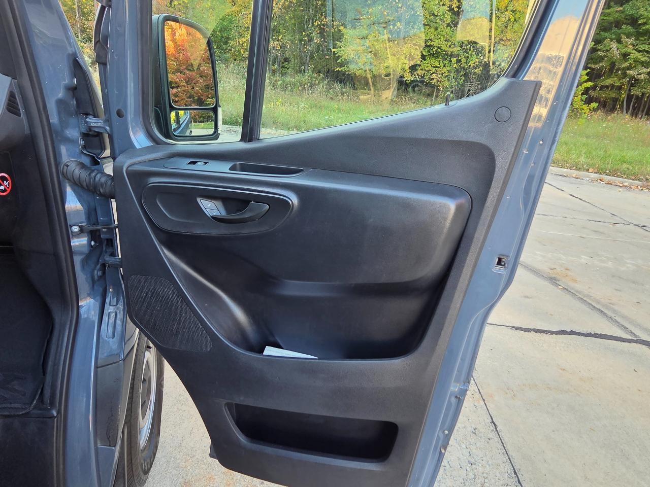 Mercedes-Benz Sprinter Van 2500 High Roof V6 144" RWD 2019