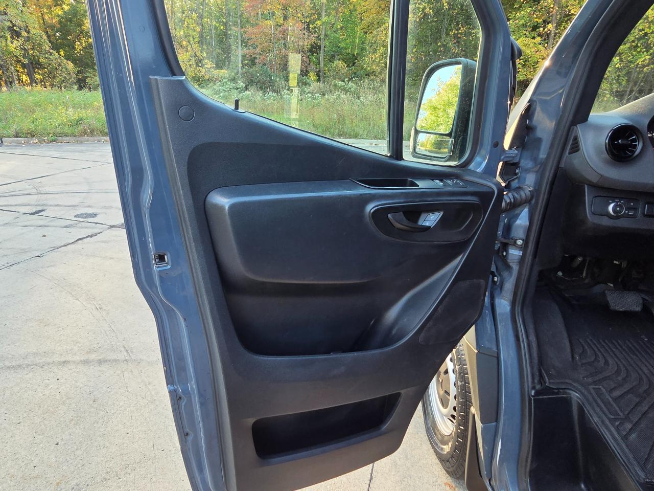 Mercedes-Benz Sprinter Van 2500 High Roof V6 144" RWD 2019