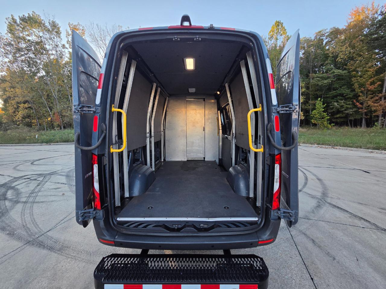 Mercedes-Benz Sprinter Van 2500 High Roof V6 144" RWD 2019