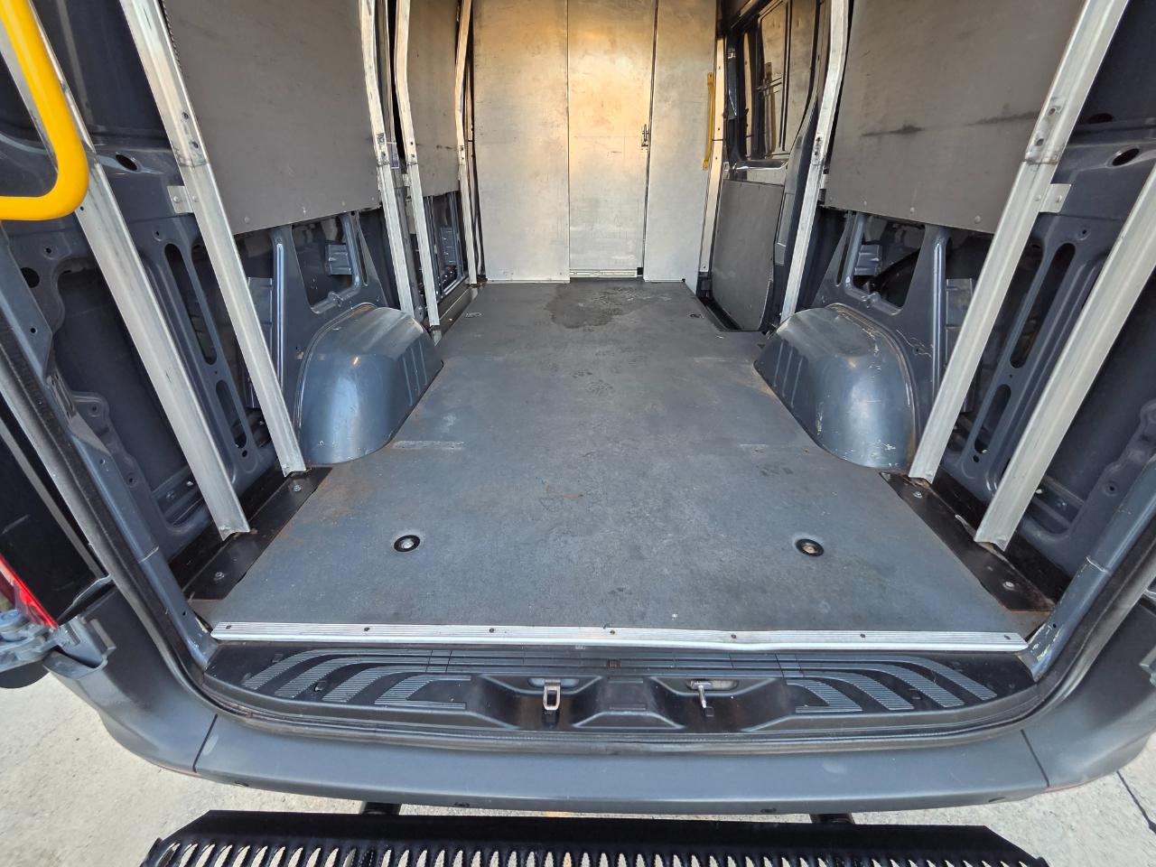 Mercedes-Benz Sprinter Van 2500 High Roof V6 144" RWD 2019