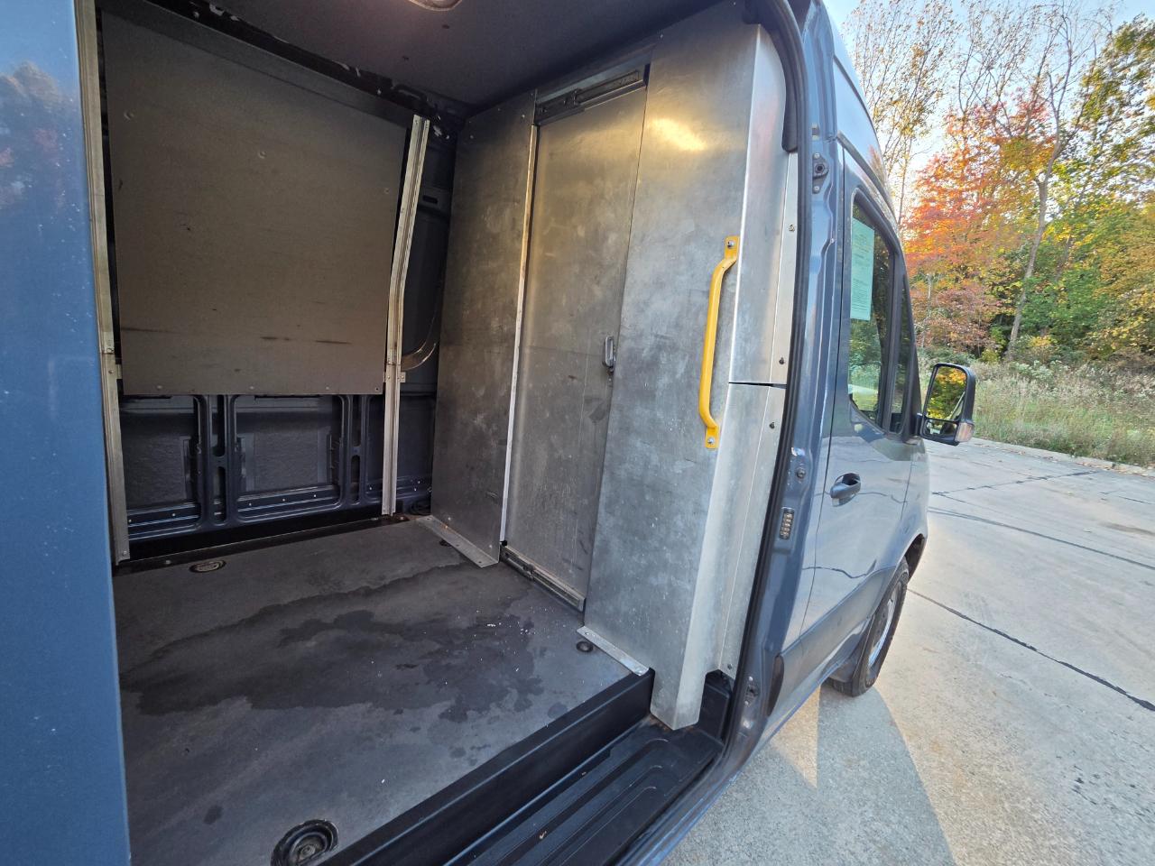 Mercedes-Benz Sprinter Van 2500 High Roof V6 144" RWD 2019