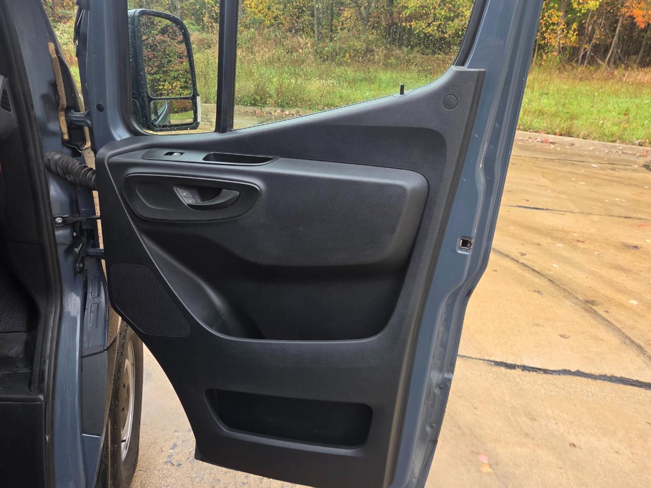 Mercedes-Benz Sprinter Van 2500 High Roof V6 170" RWD 2019
