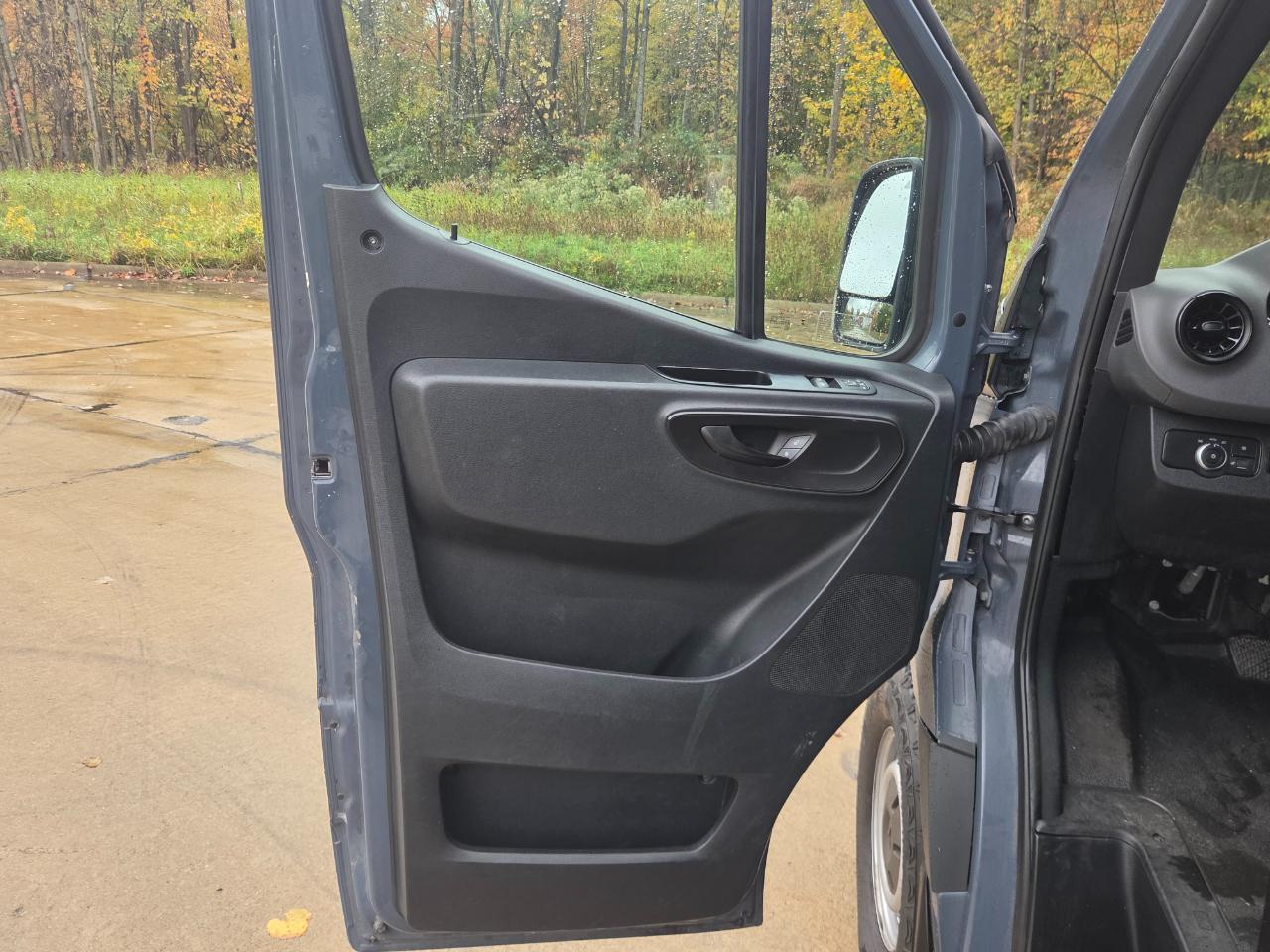 Mercedes-Benz Sprinter Van 2500 High Roof V6 170" RWD 2019