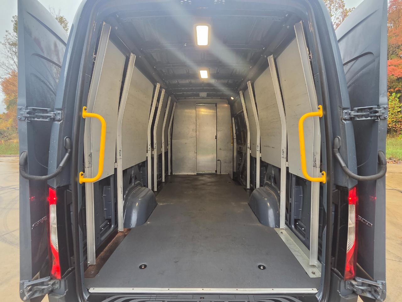 Mercedes-Benz Sprinter Van 2500 High Roof V6 170" RWD 2019
