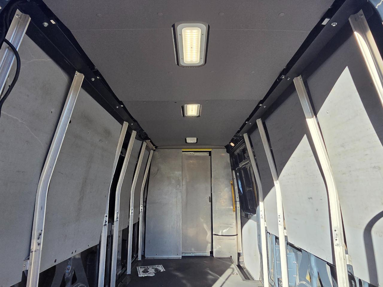 Mercedes-Benz Sprinter Van 2500 High Roof V6 170" RWD 2019
