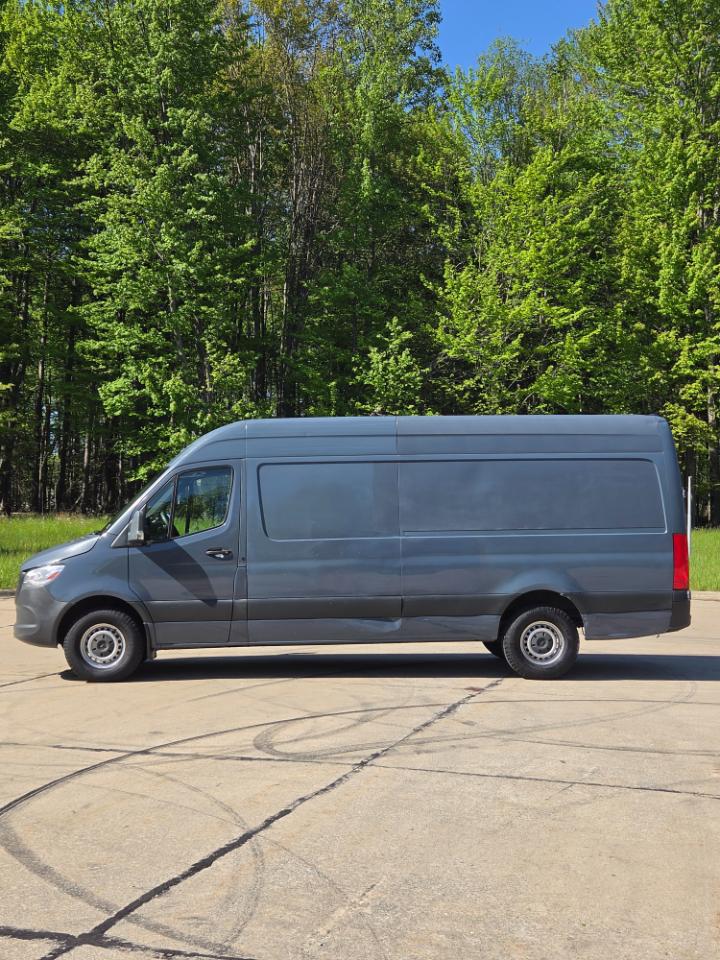 Mercedes-Benz Sprinter Van 2500 High Roof V6 170" RWD 2019