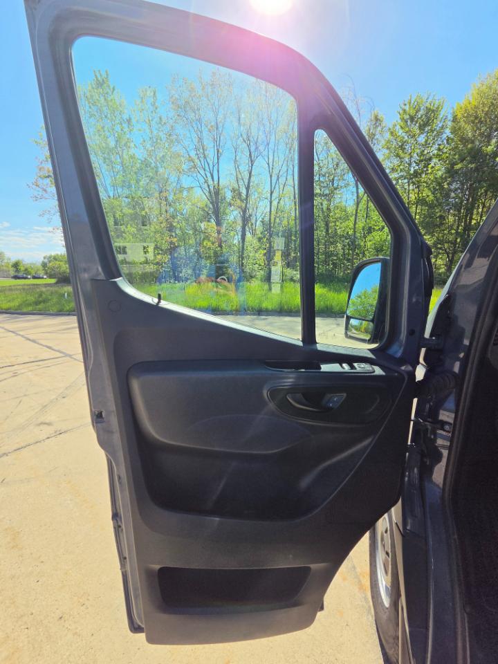 Mercedes-Benz Sprinter Van 2500 High Roof V6 170" RWD 2019