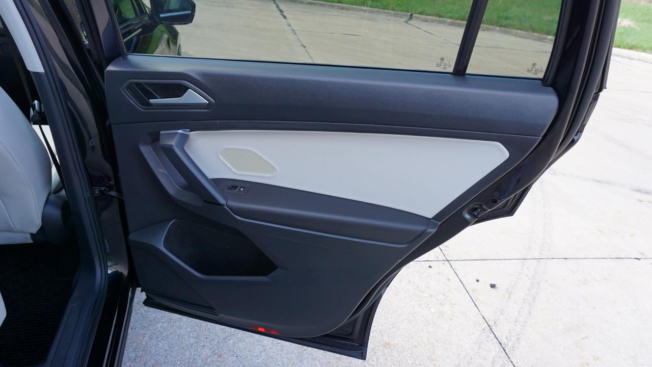 Volkswagen Tiguan 2.0T SEL R-Line Black FWD 2019