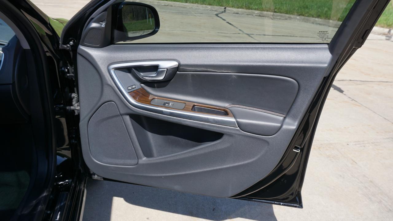 Volvo V60 Cross Country 4dr Wgn T5 AWD 2016