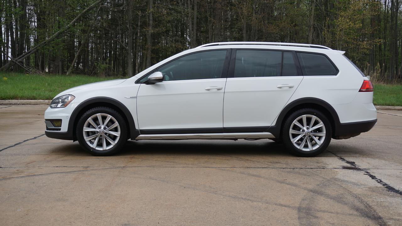 Volkswagen Golf Alltrack 1.8T SE DSG 2017