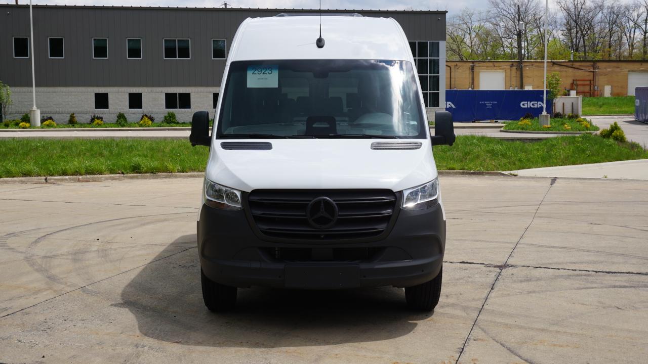 Mercedes-Benz Sprinter Passenger Van 2500 Standard Roof I4 Diesel 144" RWD 2025