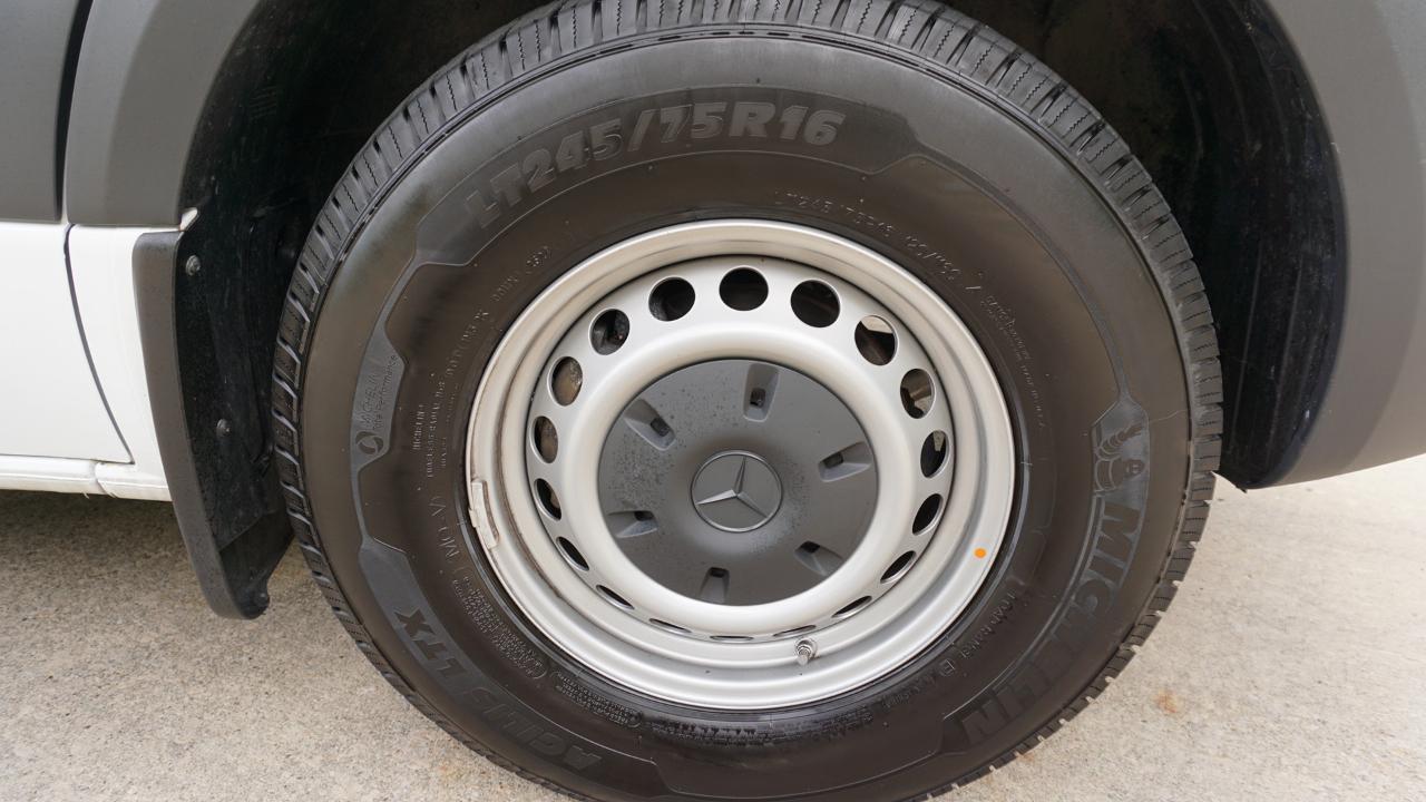Mercedes-Benz Sprinter Passenger Van 2500 Standard Roof I4 Diesel 144" RWD 2025