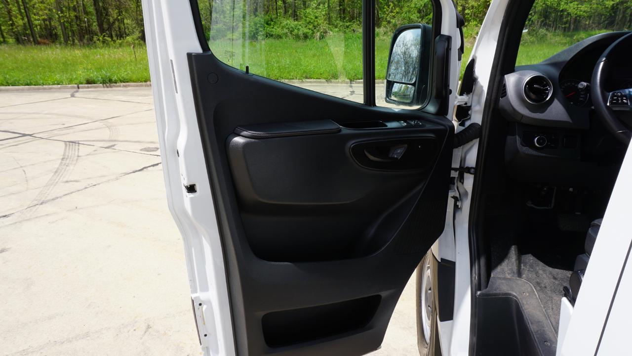Mercedes-Benz Sprinter Passenger Van 2500 Standard Roof I4 Diesel 144" RWD 2025