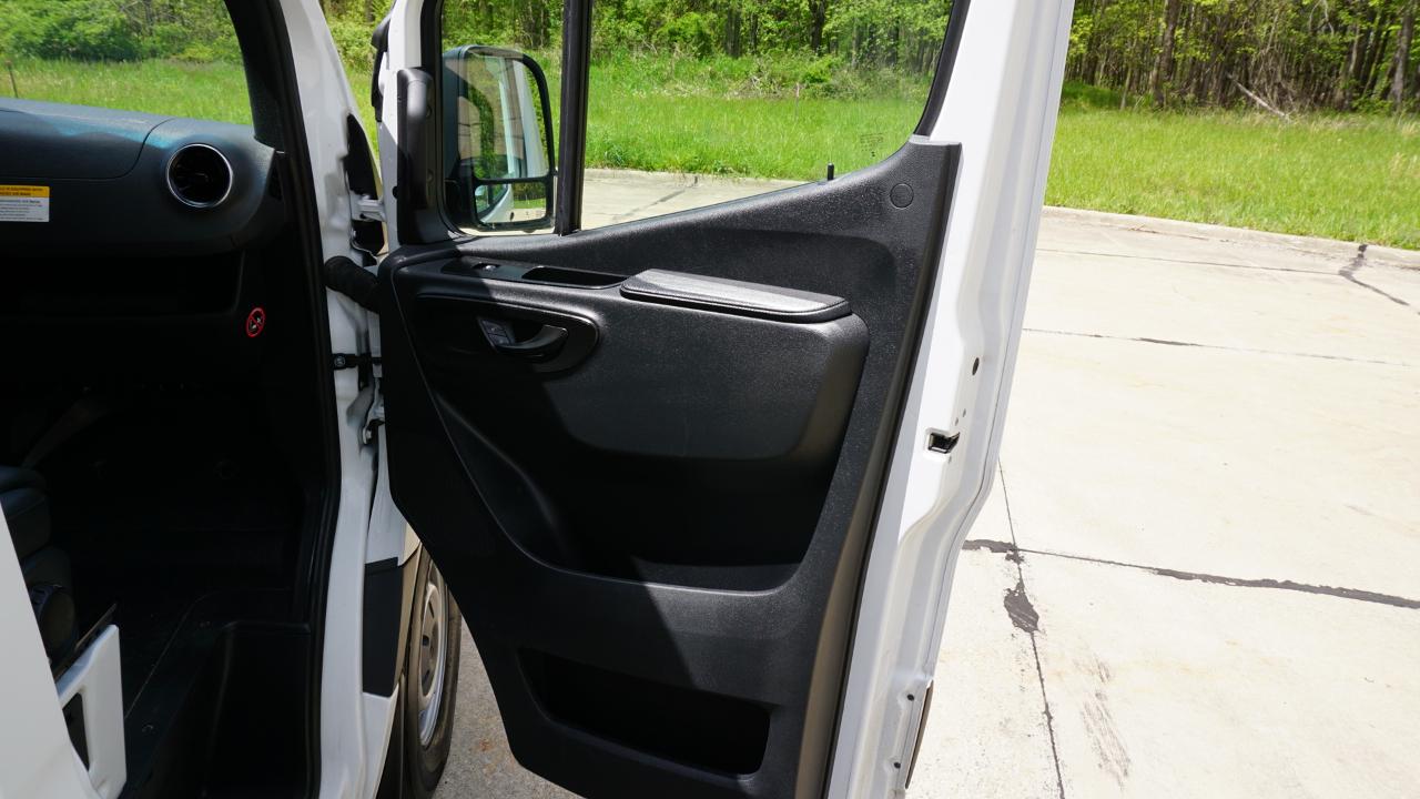 Mercedes-Benz Sprinter Passenger Van 2500 Standard Roof I4 Diesel 144" RWD 2025