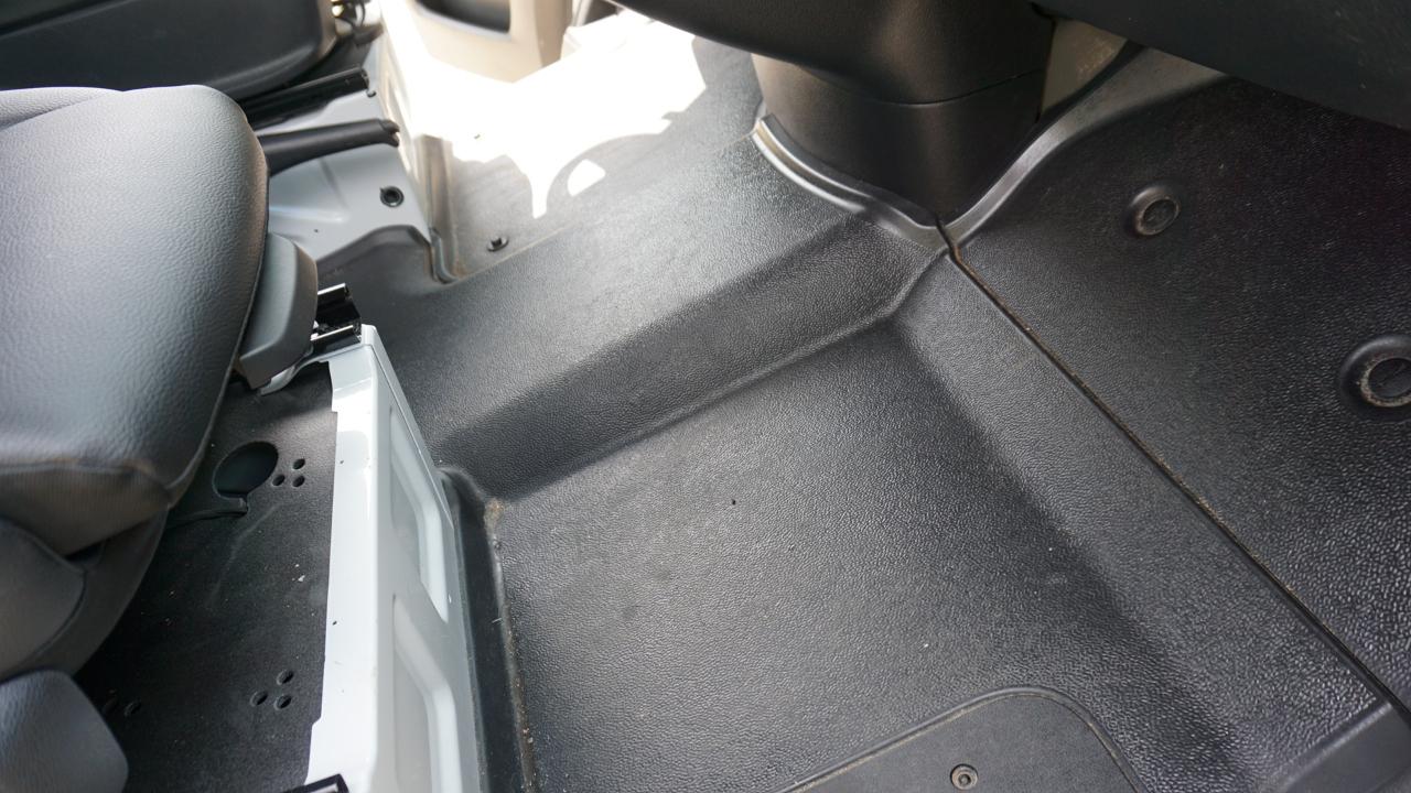 Mercedes-Benz Sprinter Passenger Van 2500 Standard Roof I4 Diesel 144" RWD 2025