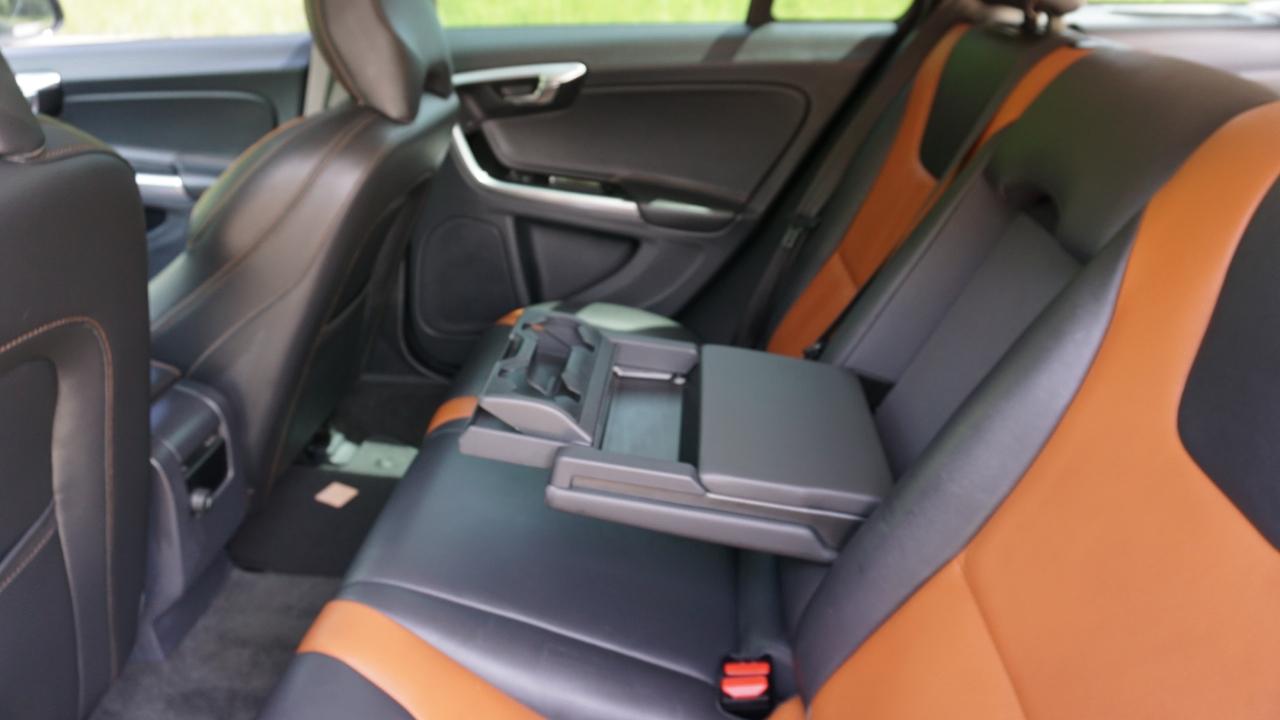 Volvo V60 Cross Country 4dr Wgn T5 AWD 2016