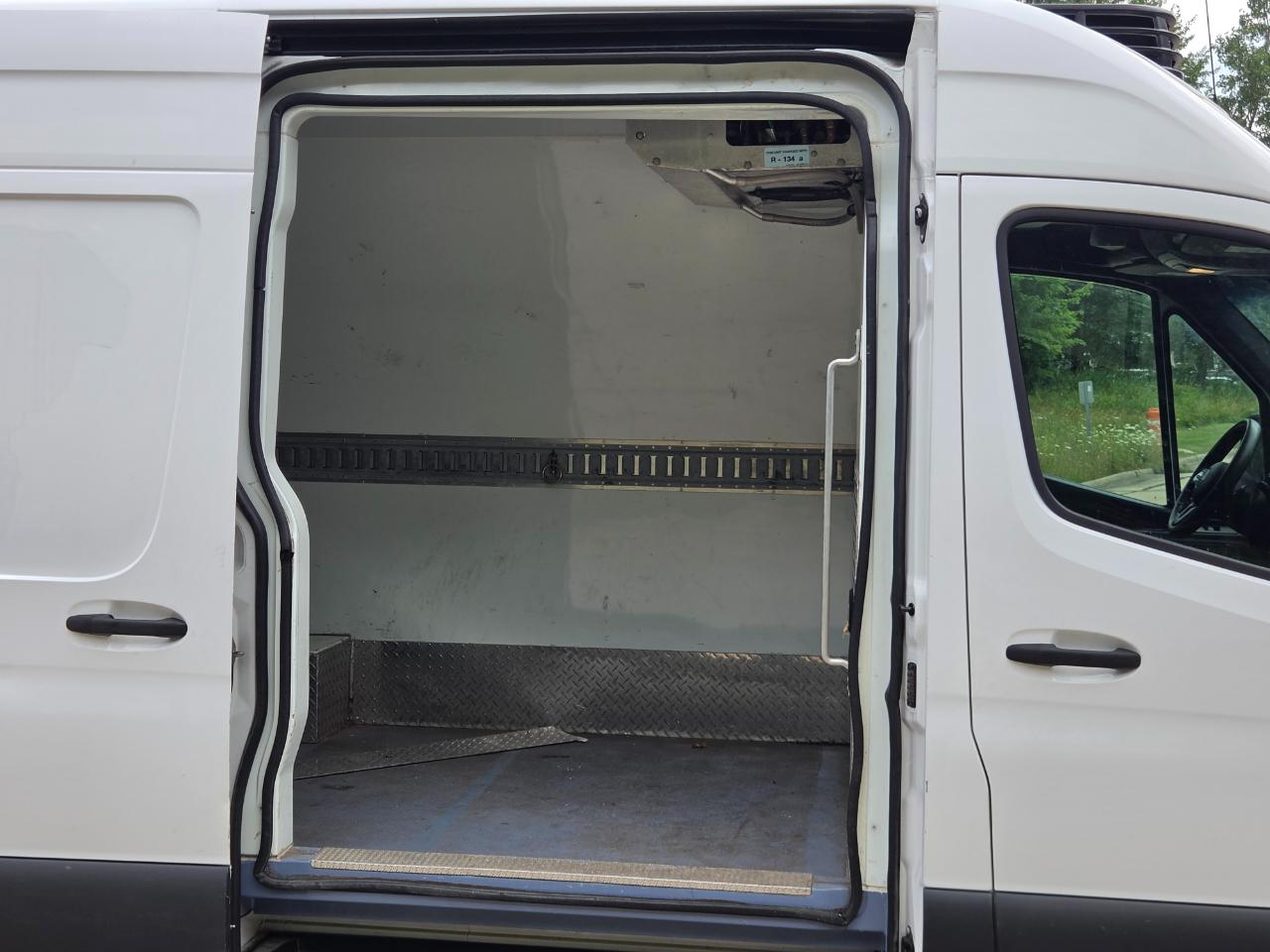Freightliner Sprinter Van 3500 High Roof V6 144" RWD 2019