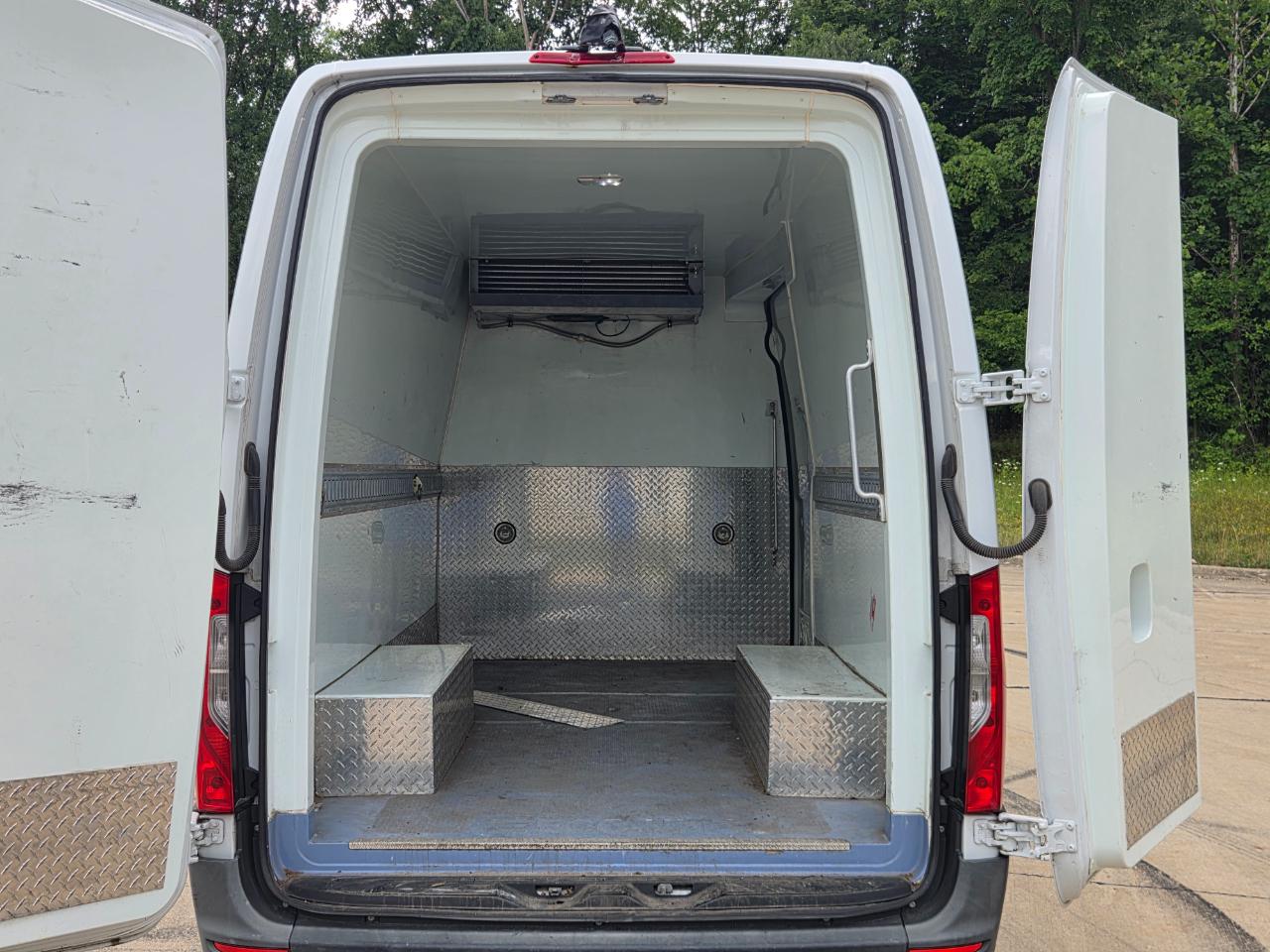 Freightliner Sprinter Van 3500 High Roof V6 144" RWD 2019
