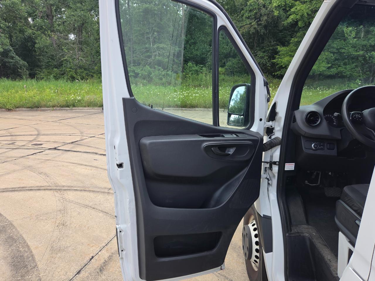 Freightliner Sprinter Van 3500 High Roof V6 144" RWD 2019