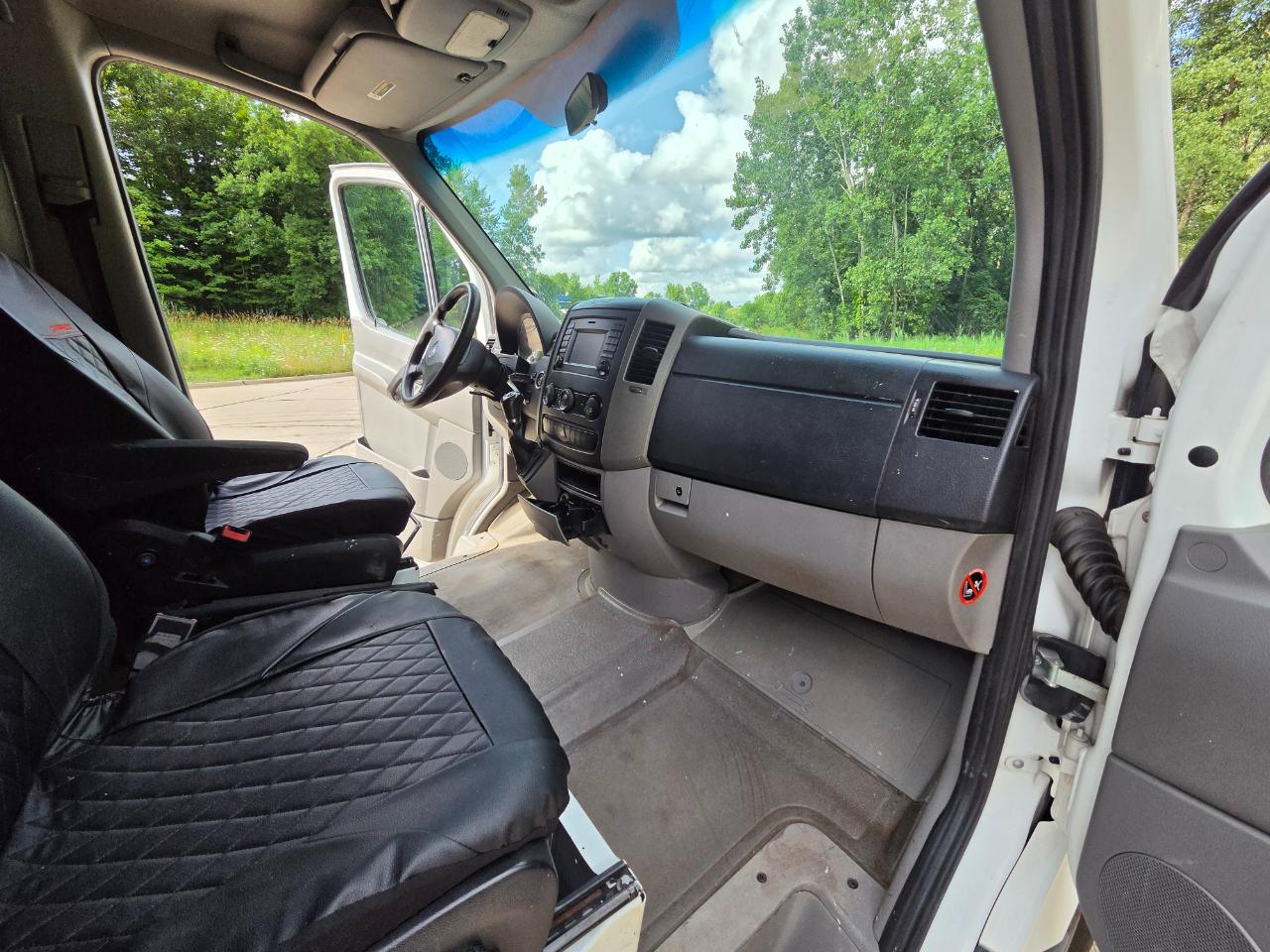 Mercedes-Benz Sprinter Van 2500 Standard Roof V6 144" RWD 2017
