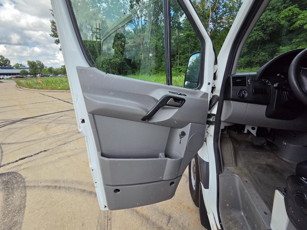 Mercedes-Benz Sprinter Van 2500 Standard Roof V6 144" RWD 2017
