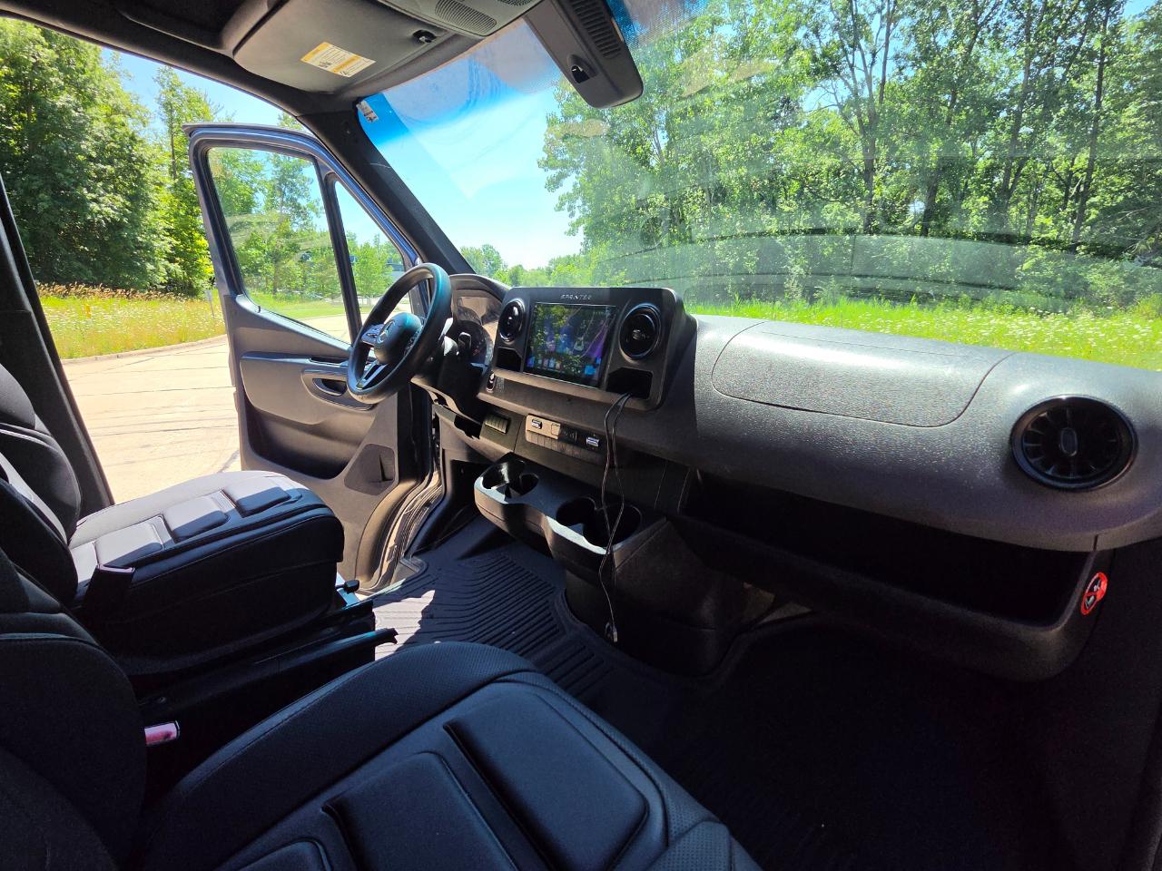 Mercedes-Benz Sprinter Van 2500 High Roof V6 170" RWD 2019