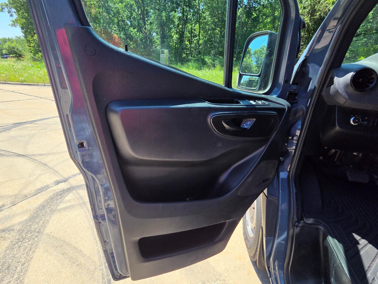 Mercedes-Benz Sprinter Van 2500 High Roof V6 170" RWD 2019