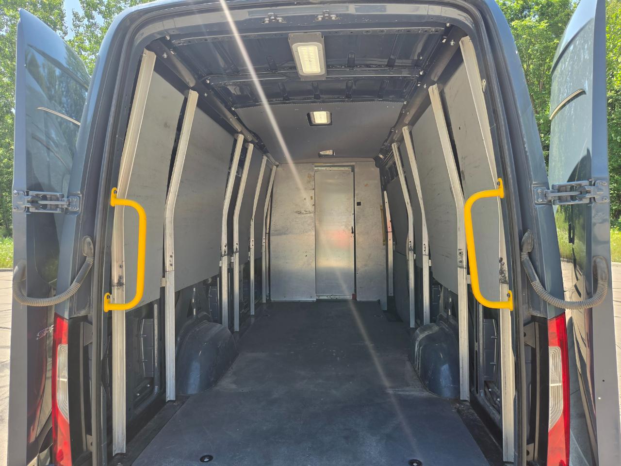 Mercedes-Benz Sprinter Van 2500 High Roof V6 170" RWD 2019