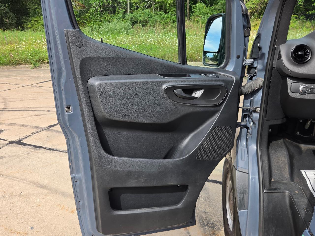 Mercedes-Benz Sprinter Van 2500 High Roof V6 170" RWD 2019