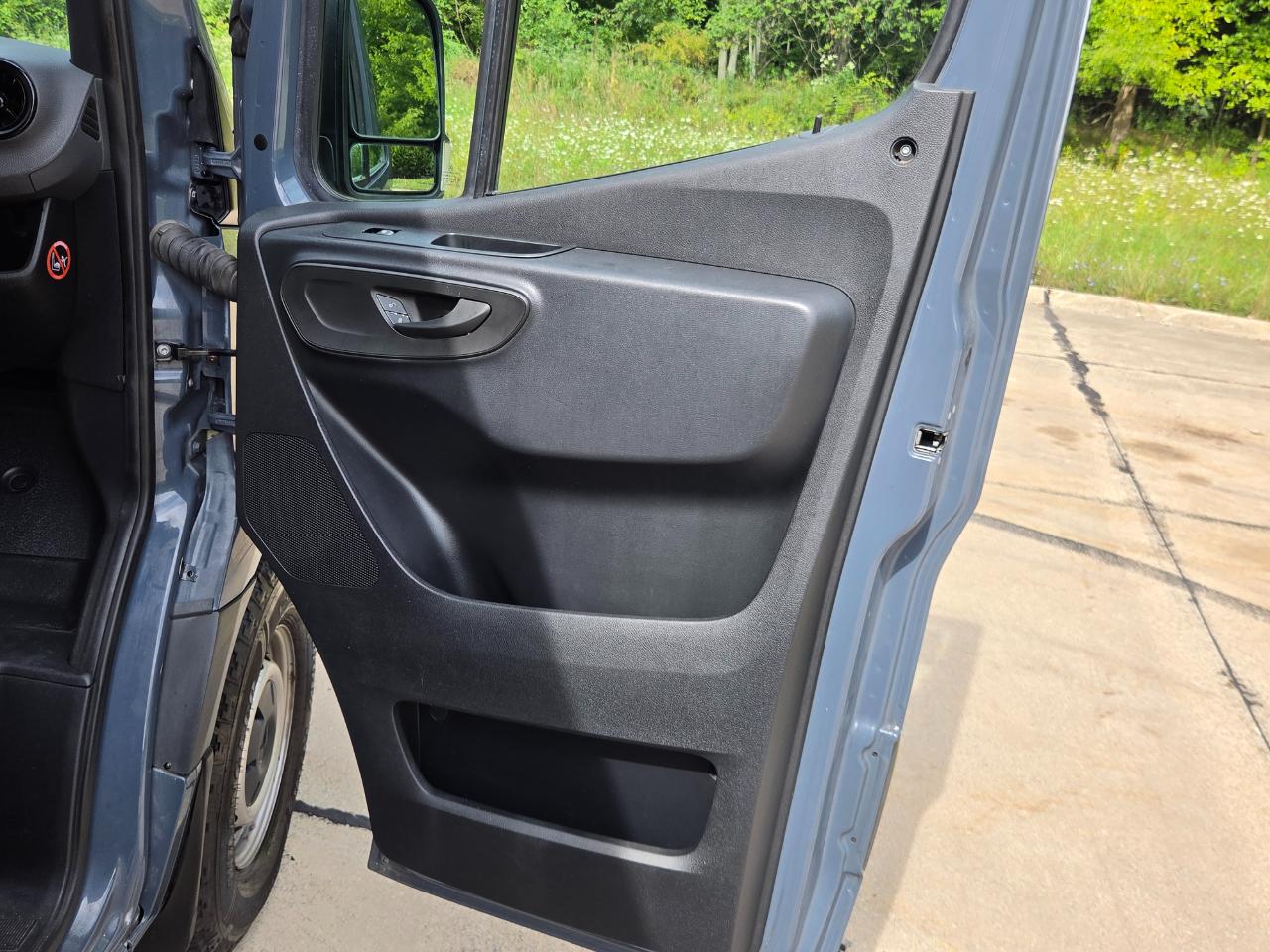 Mercedes-Benz Sprinter Van 2500 High Roof V6 170" RWD 2019