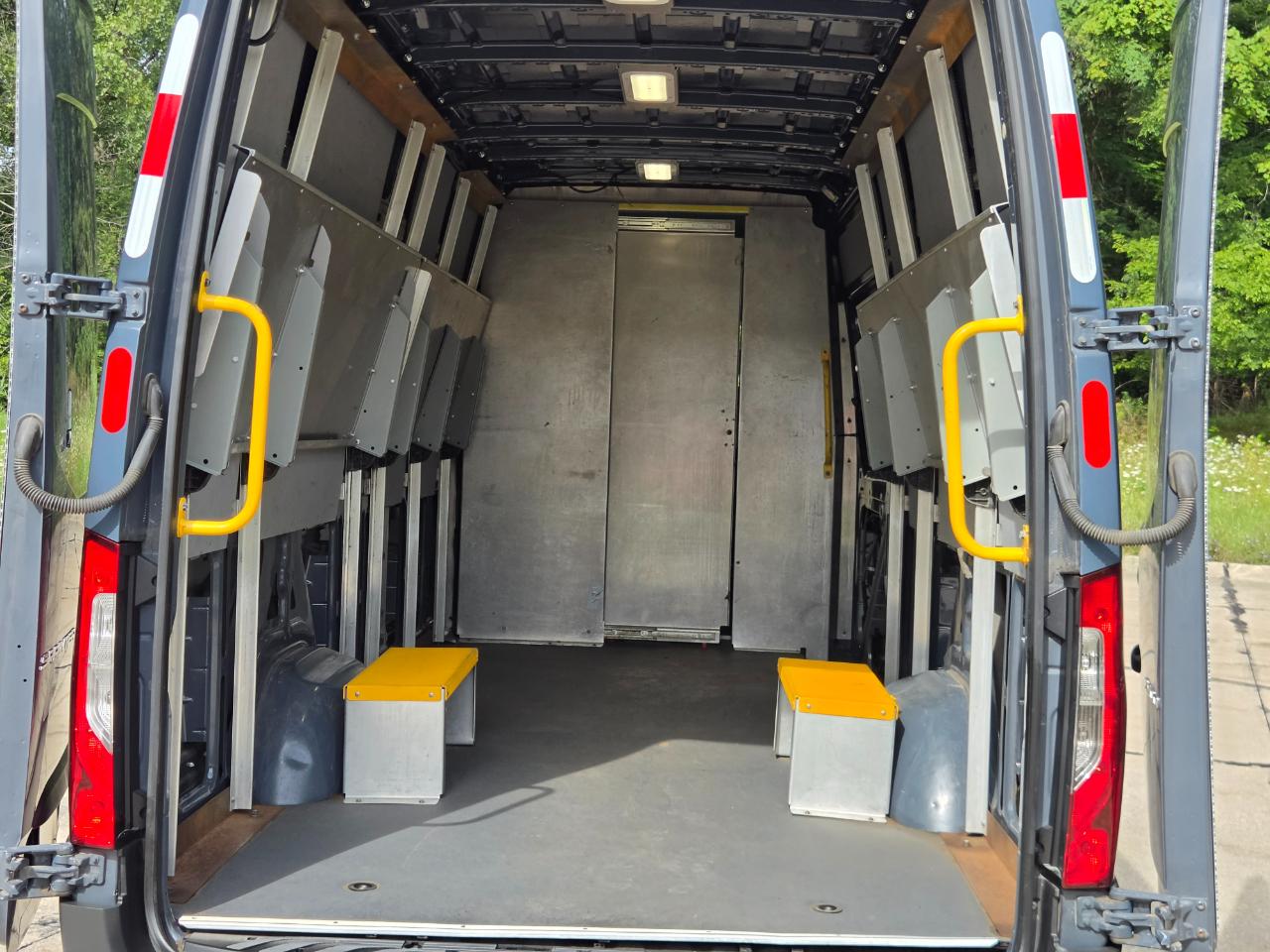 Mercedes-Benz Sprinter Van 2500 High Roof V6 170" RWD 2019