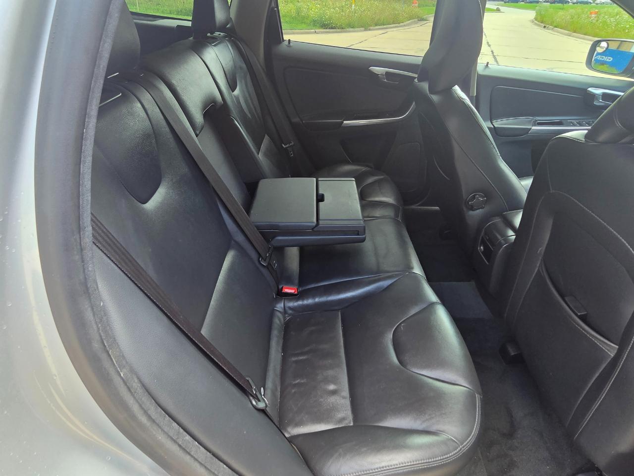 Volvo XC60 2015.5 AWD 4dr T5 2015