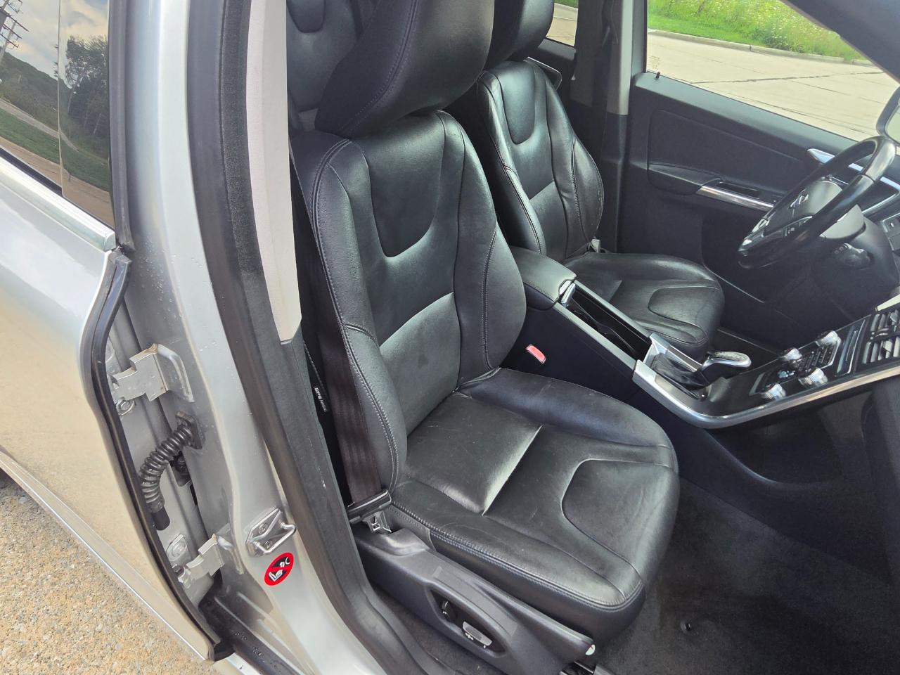 Volvo XC60 2015.5 AWD 4dr T5 2015