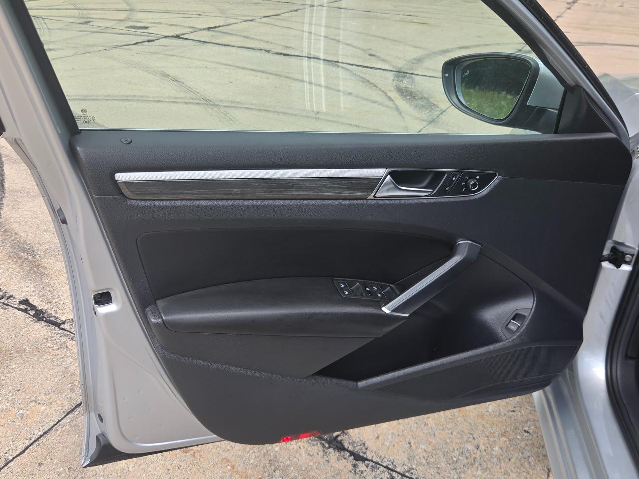 Volkswagen Passat 1.8T SE Auto 2017