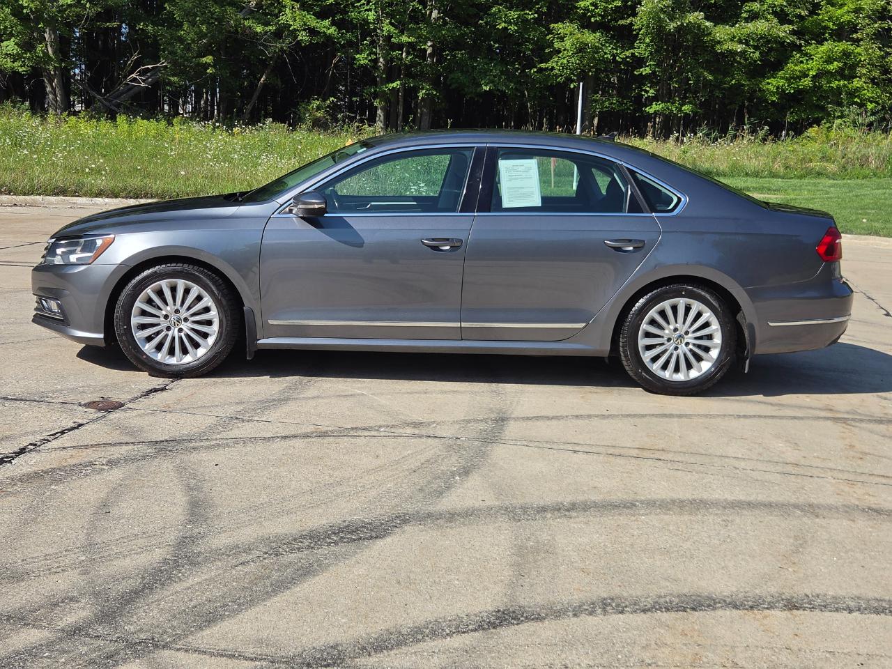 Volkswagen Passat 4dr Sdn 1.8T Auto SE PZEV 2016