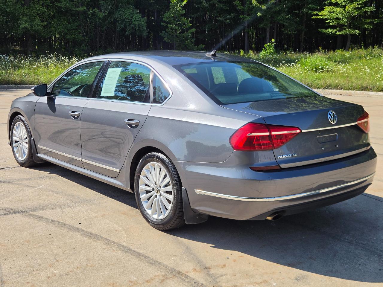 Volkswagen Passat 4dr Sdn 1.8T Auto SE PZEV 2016