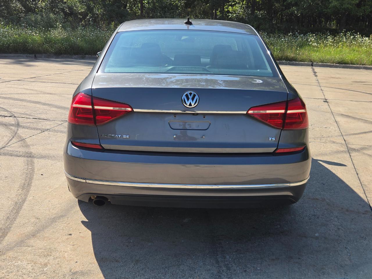 Volkswagen Passat 4dr Sdn 1.8T Auto SE PZEV 2016