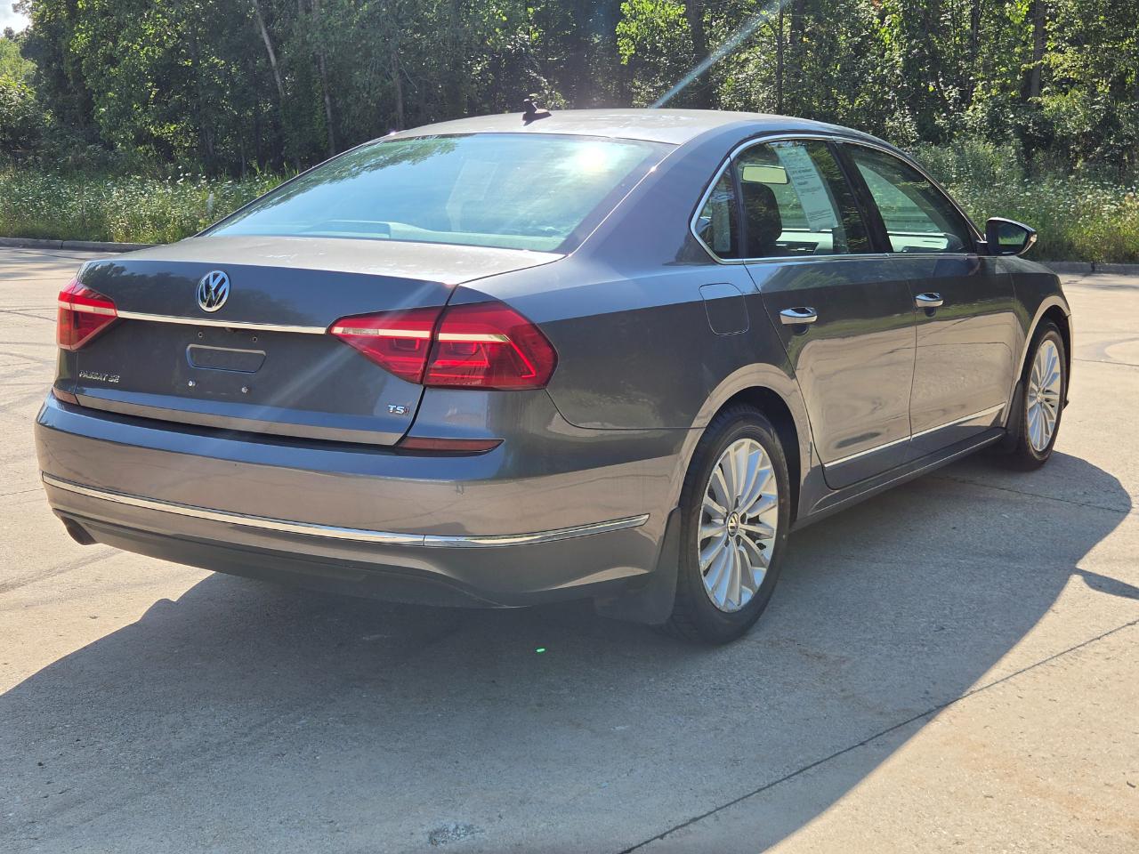 Volkswagen Passat 4dr Sdn 1.8T Auto SE PZEV 2016