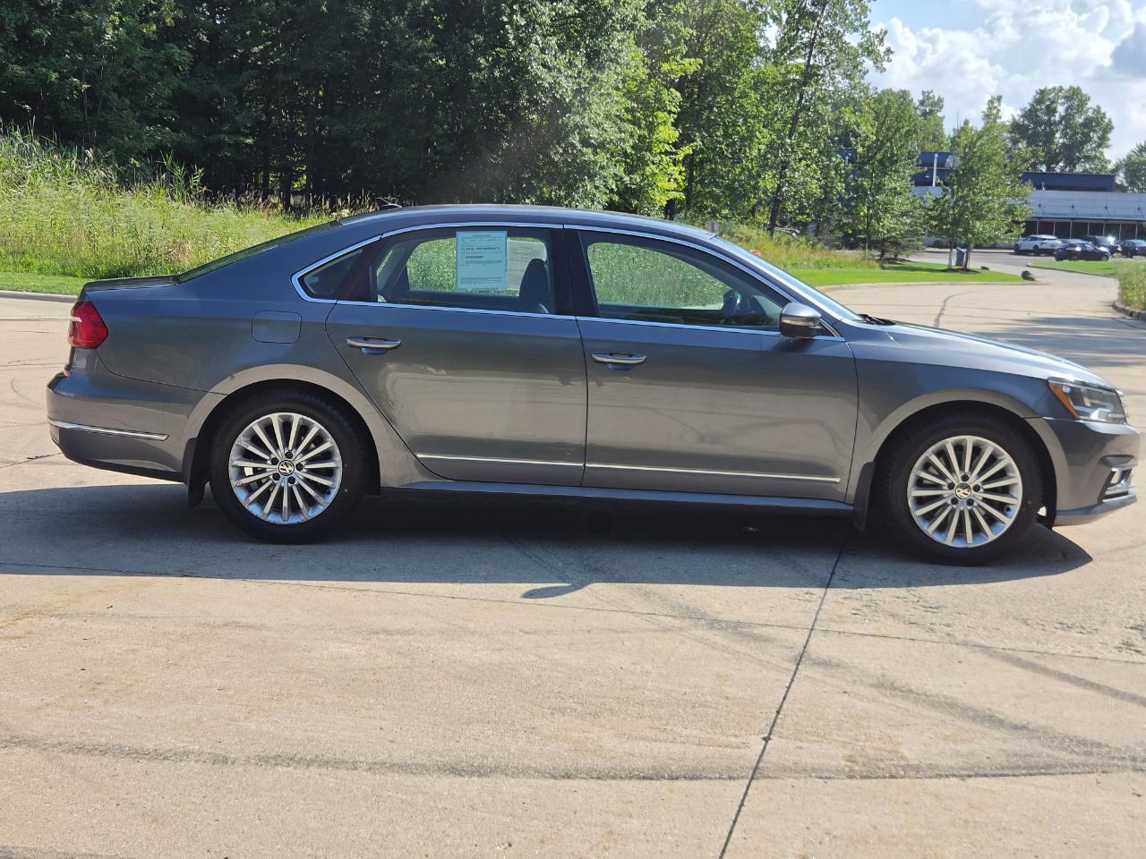 Volkswagen Passat 4dr Sdn 1.8T Auto SE PZEV 2016