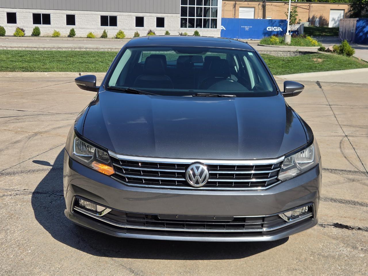 Volkswagen Passat 4dr Sdn 1.8T Auto SE PZEV 2016