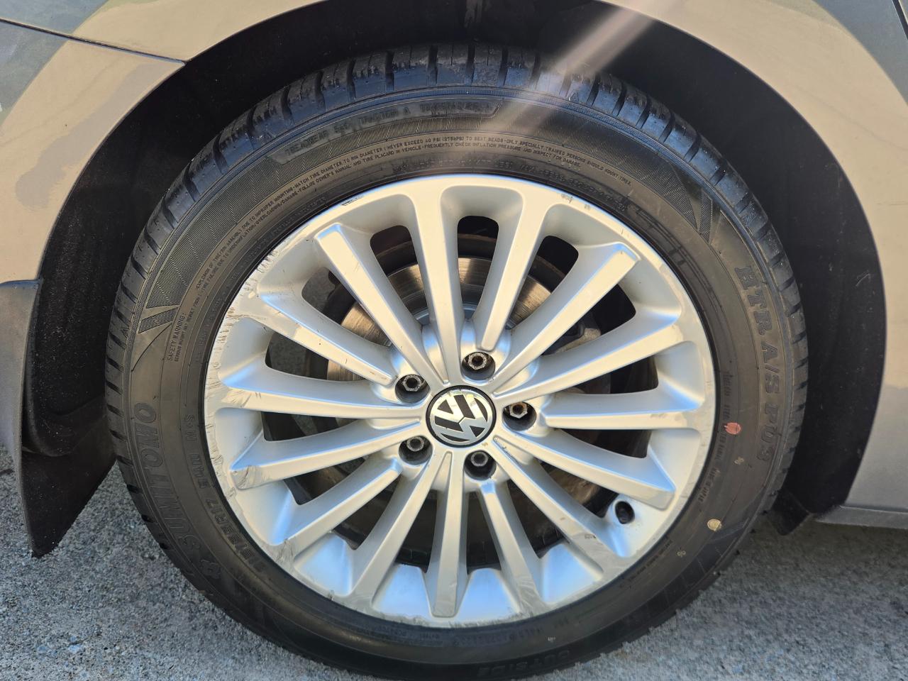 Volkswagen Passat 4dr Sdn 1.8T Auto SE PZEV 2016