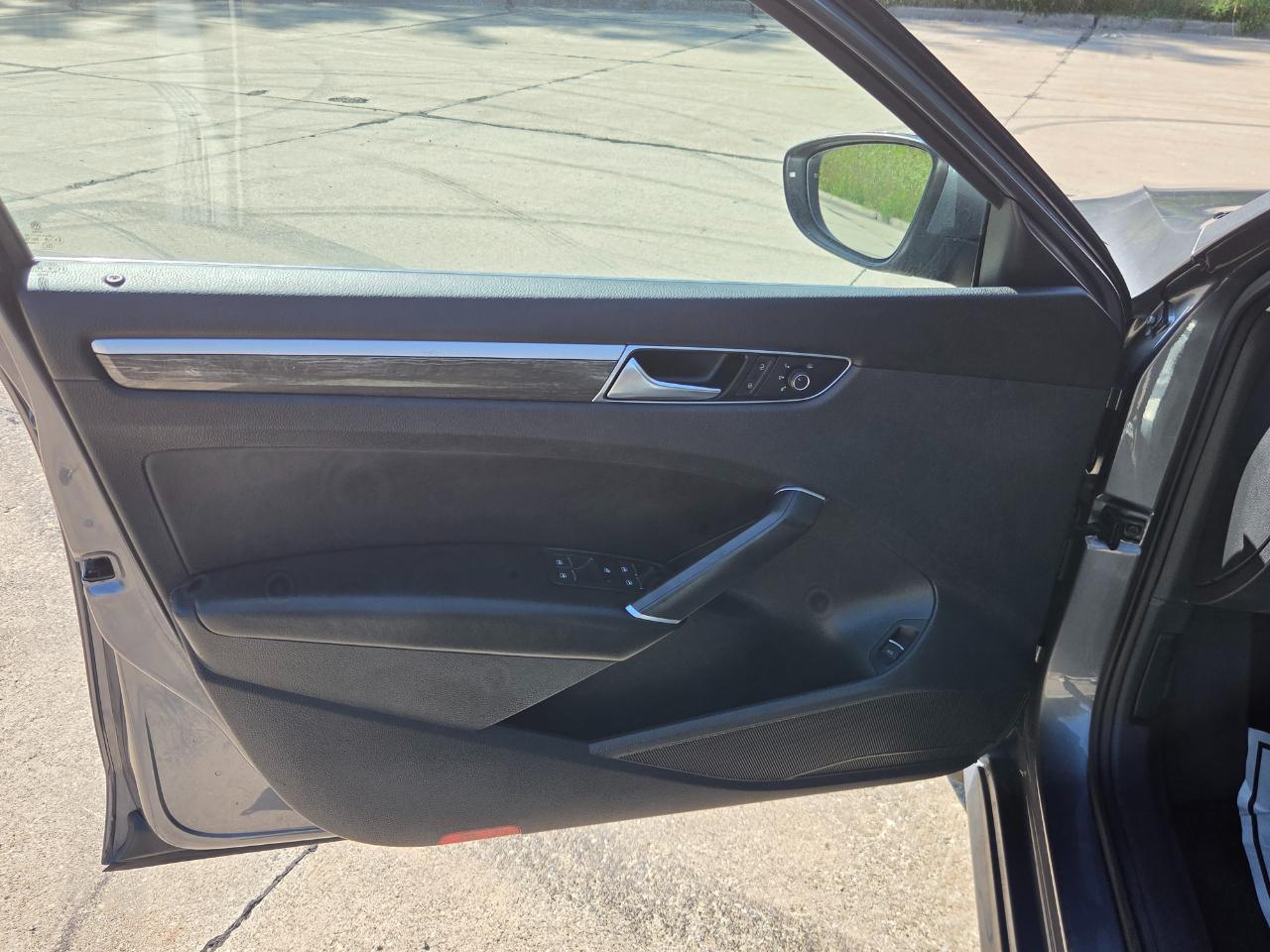 Volkswagen Passat 4dr Sdn 1.8T Auto SE PZEV 2016
