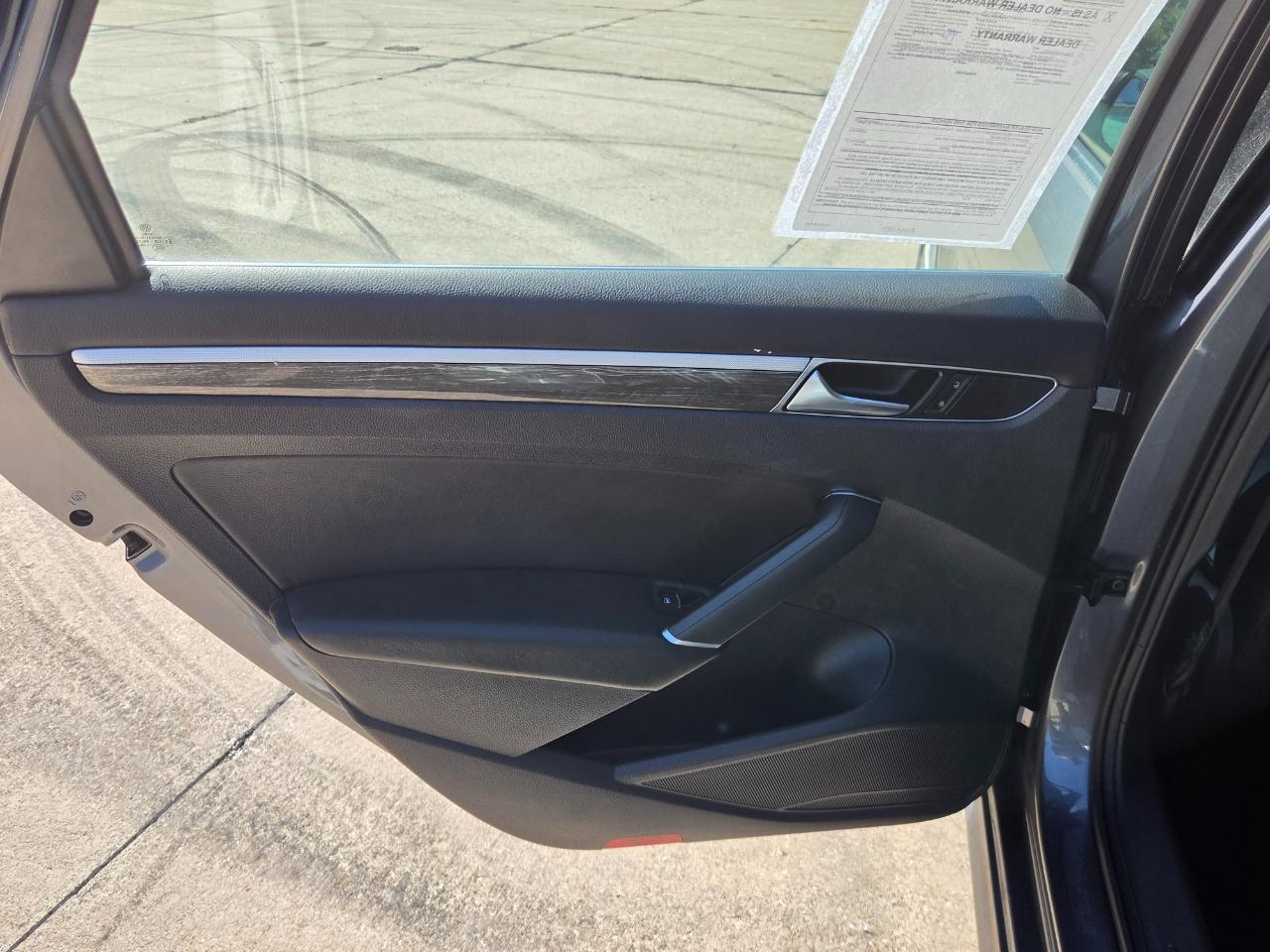 Volkswagen Passat 4dr Sdn 1.8T Auto SE PZEV 2016