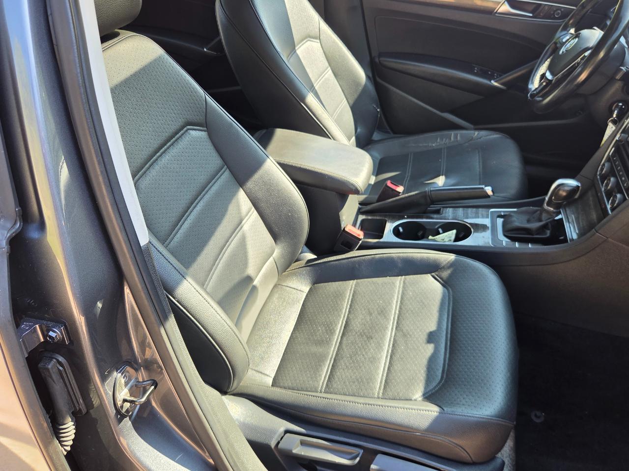 Volkswagen Passat 4dr Sdn 1.8T Auto SE PZEV 2016