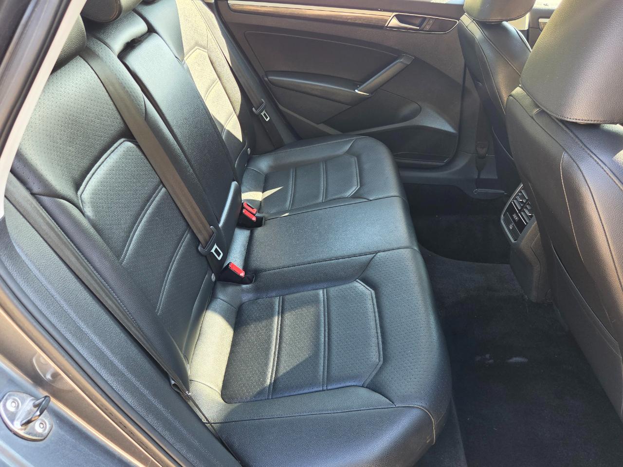 Volkswagen Passat 4dr Sdn 1.8T Auto SE PZEV 2016