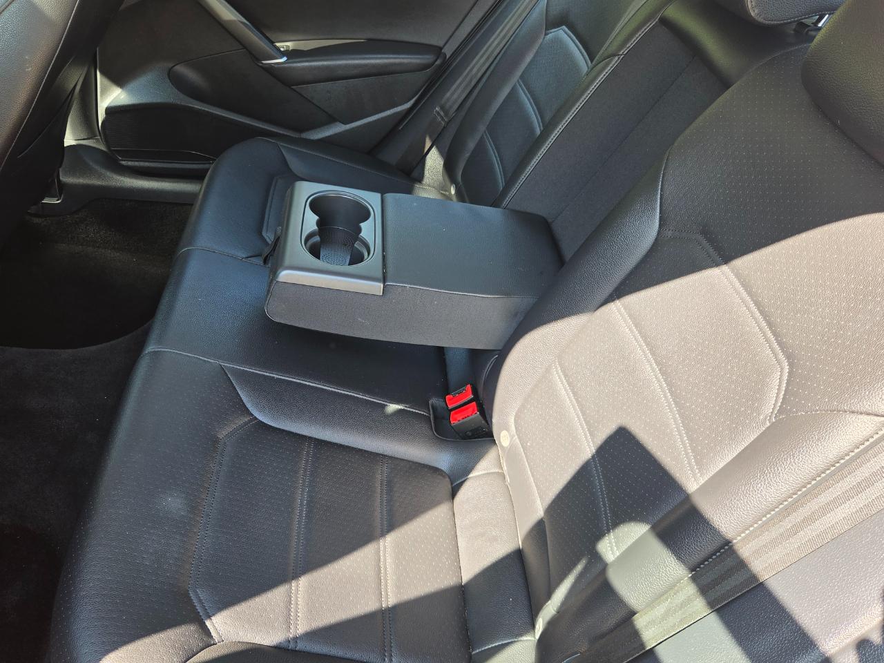 Volkswagen Passat 4dr Sdn 1.8T Auto SE PZEV 2016